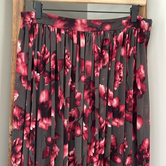 Akira Chicago beautiful long floral skirt!!! - Picture 2 of 7